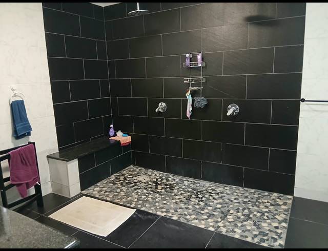 5 BEDROOM HOUSE FOR SALE IN FOREST HILLS